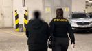 Policii se povedlo dopadnout dvojici žhářů, která v Praze zapálila nápojové automaty. Důvod? Zloději chtěli ukrást mince. Akce se jim ale nepodařila, automaty shořely.