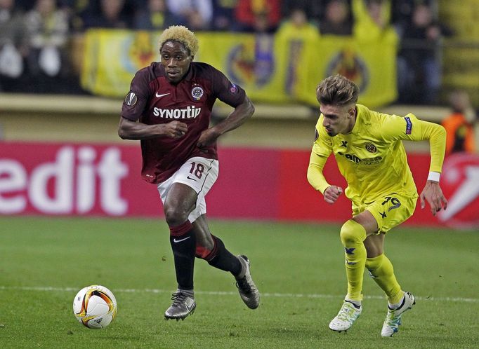 Sparta Prague's Tiemoko Konate and Villarreal's Samuel Castillejo i