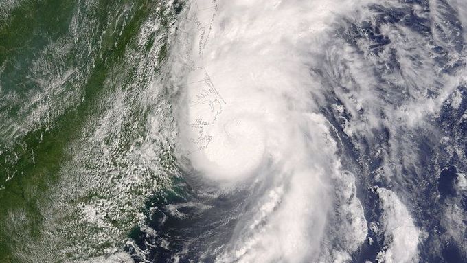 Sezóna hurikánů se blíží, sázkaři už počítají, kolik jich bude