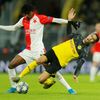 Peter Olayinka a Ašraf Hakimí v zápase LM Borussia Dortmund - Slavia