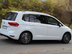 Nový VW Touran uveze až sedm osob, ale zároveň může být šest sedadel sklopených a vůz poslouží jako stěhovák.