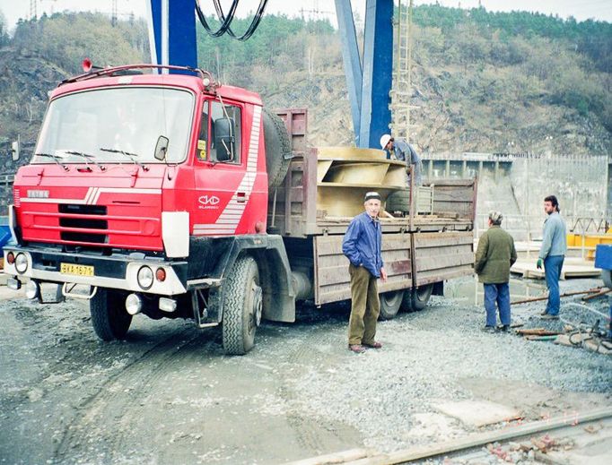 Výstavba nové přečerpávací vodní elektrárny Štěchovice v letech 1994-1996.