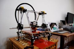 3D tiskárna už vyrobila funkční náhradní kost