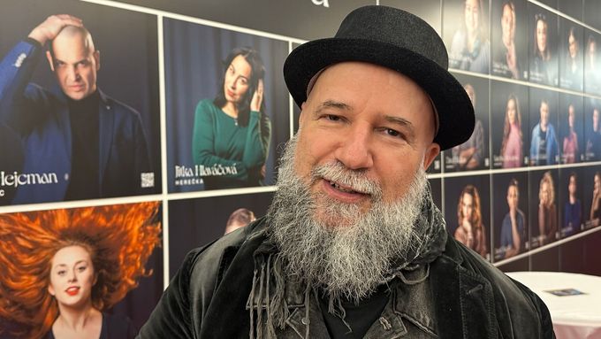 Aktuálně.cz přináší před světovou premiérou muzikálu Masaryk ukázky z generální zkoušky i rozhovor s režisérem Dodo Gombárem.