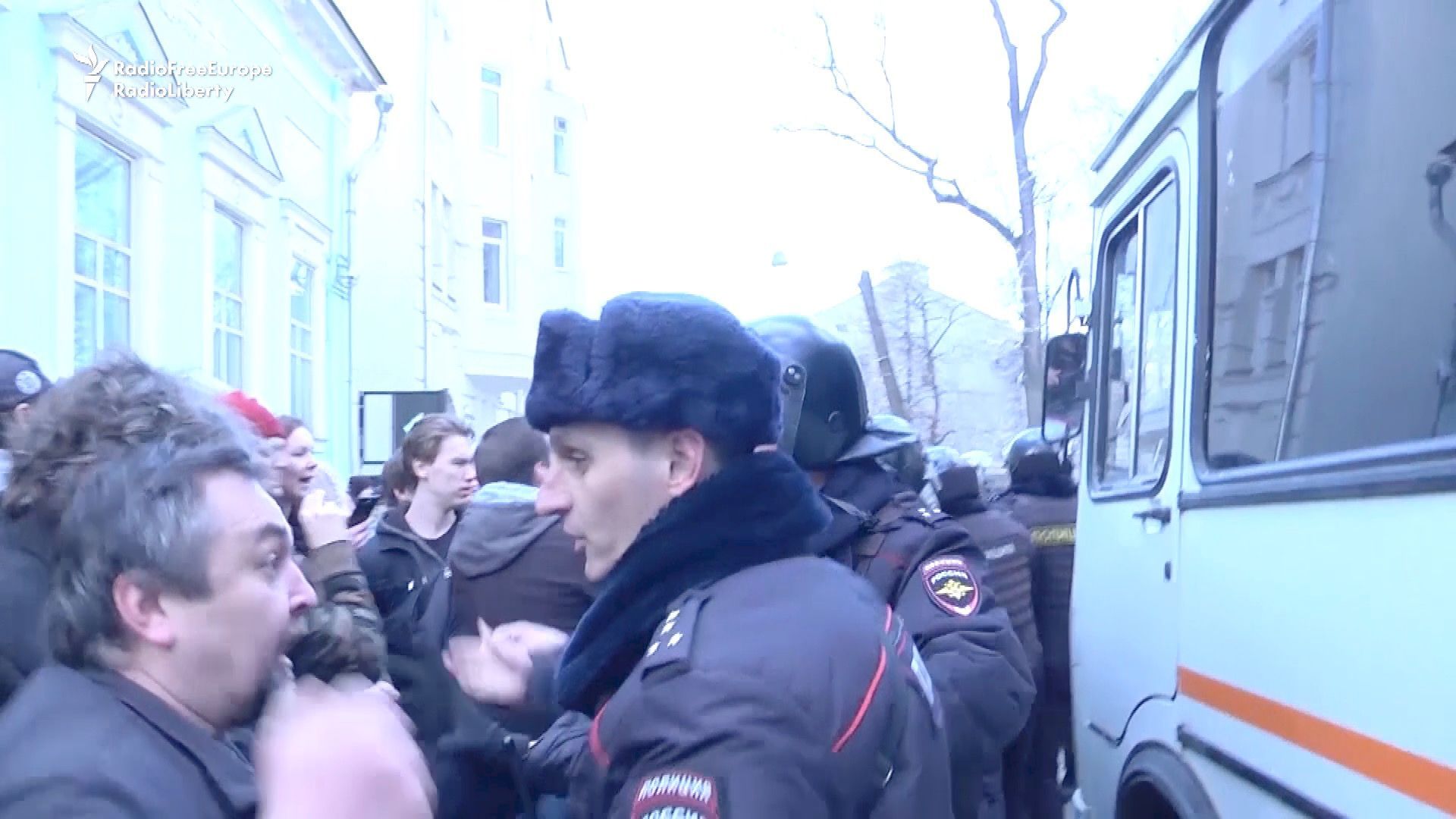 Rusko zažilo velké protivládní protesty. Policie pozatýkala stovky lidí
