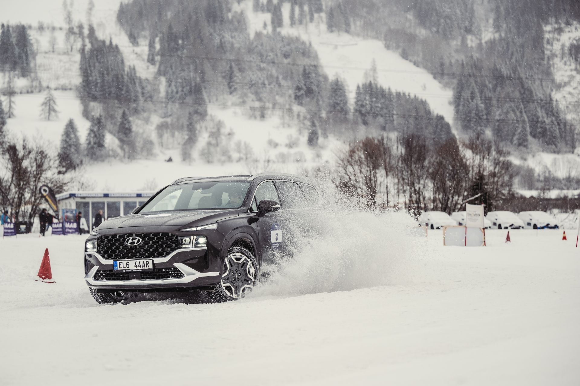 Hyundai SUV na sněhu