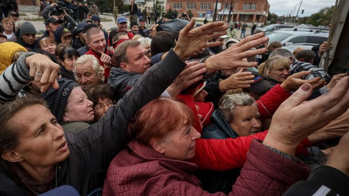 Nedávali mi jíst, močit jsem musel do láhve. Ukrajinci líčí život v okupovaných vsích; Zdroj foto: Reuters