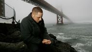 Kevin Hines je jedním z 26 lidí, kteří sebevražedný skok z Golden Gate Bridge přežili. K zoufalému činu ho v 19 letech dohnaly problémy s depresemi.