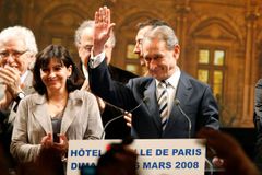 Sarkozyho strana prohrála volby. Městům povládne levice