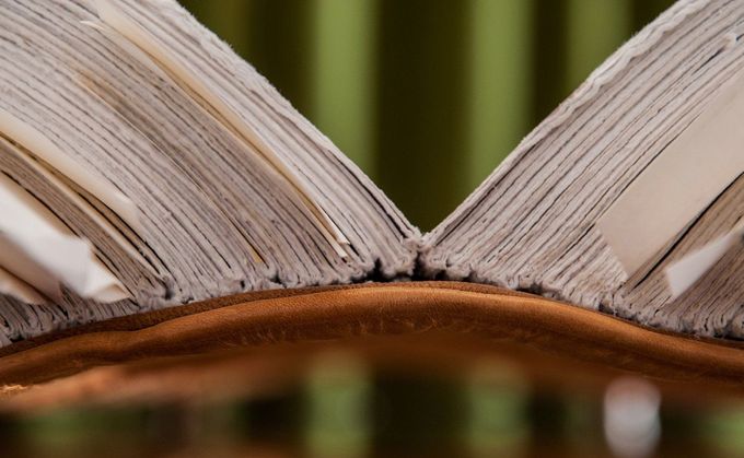 Detail faksimile Codexu Gigas z dílny žambereckého knihaře Jiřího Fogla na výstavě v Podještědském muzeu v Českém Dubu, 8. dubna 2013.

V