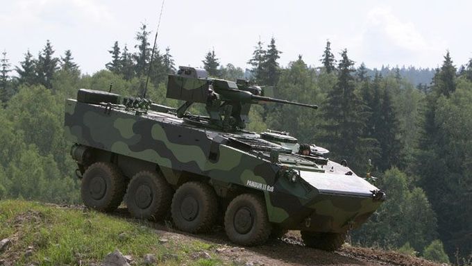 Veřejnosti se Pandur 8x8 poprvé představil v akci na sobotním Dni pozemního vojska Bahna 2006 ve vojenském výcvikovém prostoru Strašice na Brdech.