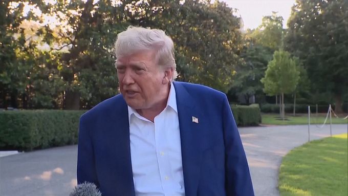 Trump říká, že Izrael a Írán nemají ponětí, co sakra dělají