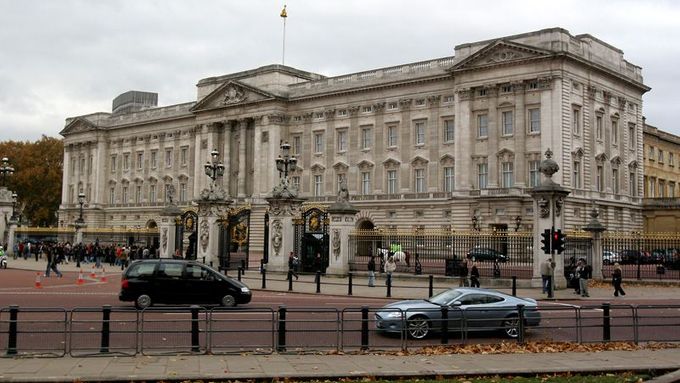 Buckinghamský palác, sídlo anglické královny.