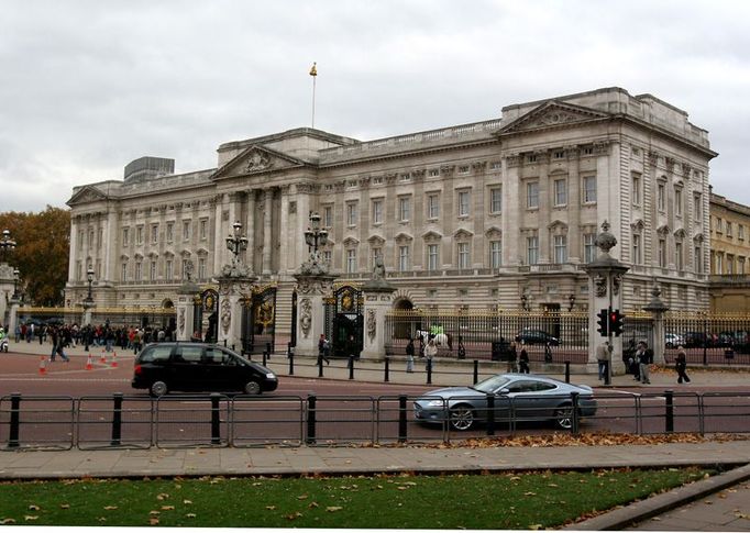 Buckinghamský palác, sídlo anglické královny.