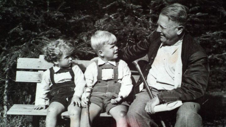 Bez kníru či s The Rolling Stones. Život Václava Havla na fotografiích; Zdroj foto: ISIFA