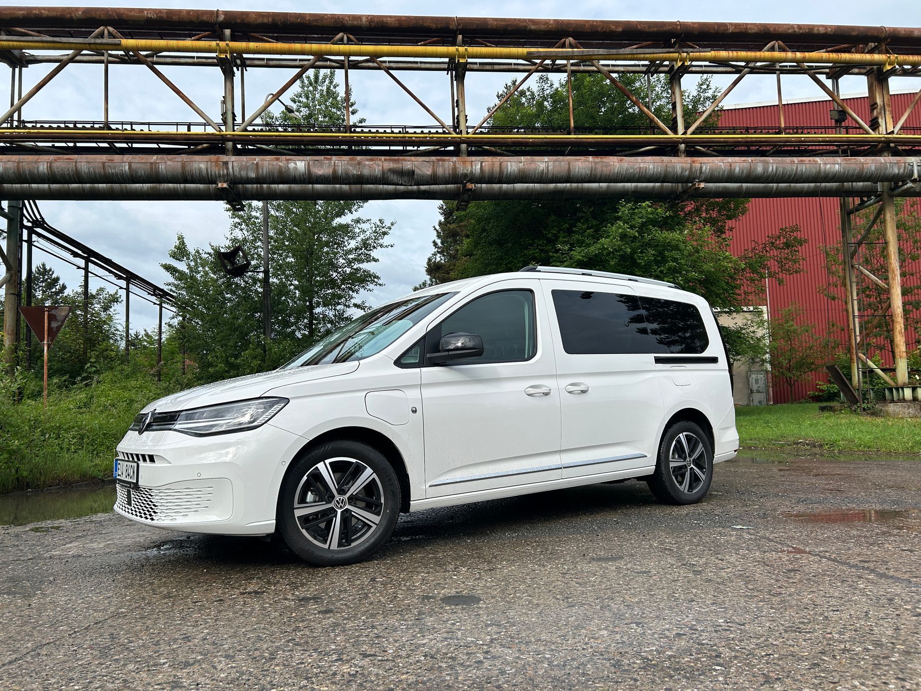VW Caddy plug-in hybrid