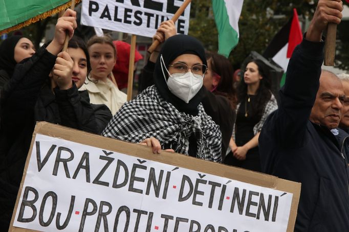 Demonstrace za Palestinu na pražském Václavském náměstí (15. 10. 2023).