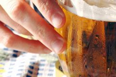 Holanďan vydrží víc piv než Čech, tvrdí studie