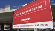 "Úřad práce není banka," mohou si Ostravané přečíst v ulicích města.