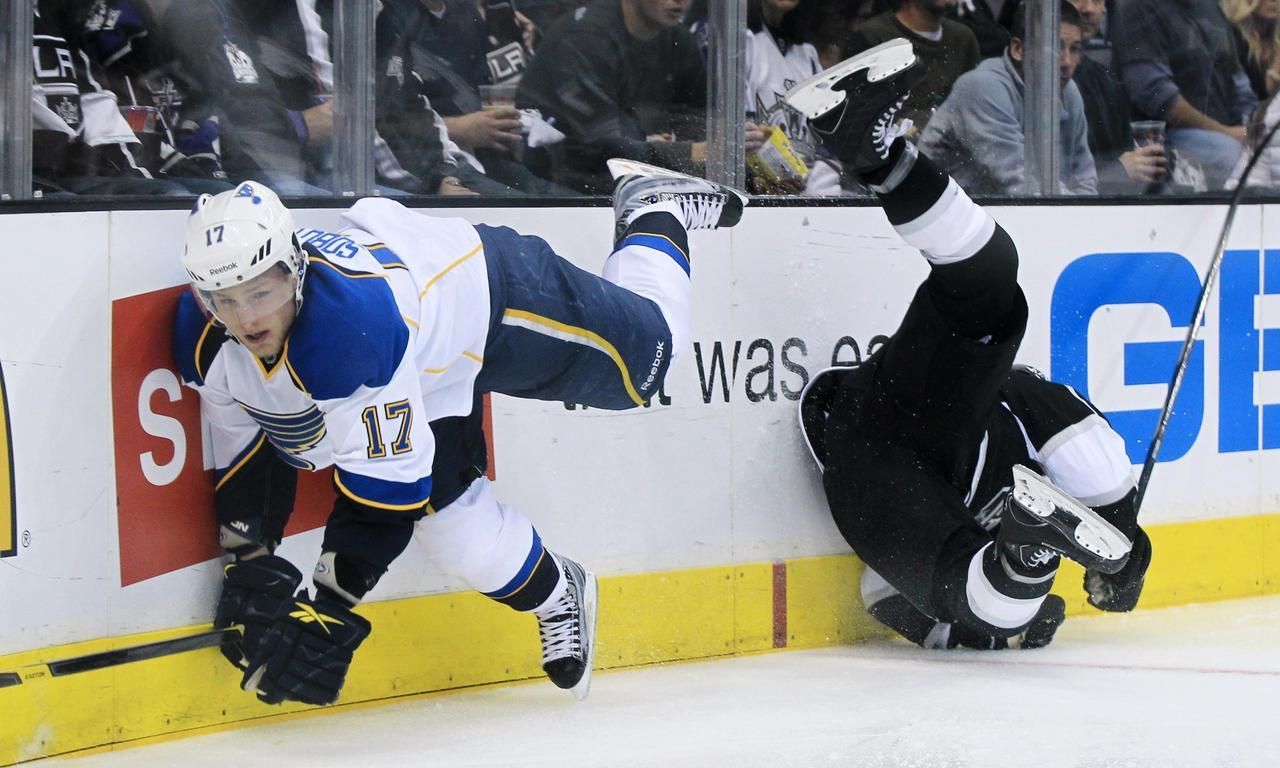 Vladimír Sobotka a Willie Mitchell ve třetím utkání Stanley Cupu Kings - Blues