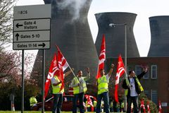 Stávka v Grangemouth skončila. Cena ropy klesla