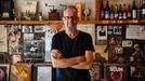Bert Neven žije v Praze 31 let. Nizozemský zvukař a hudebník říká, že ho sem přivedlo pivo a krásné ženy.