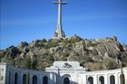 Generál Franco zmizí z Údolí padlých, španělský soud povolil exhumaci ostatků