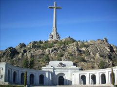 V mauzoleu ve Valle de los Caídos leží generál Franco. Ale také tisíce republikánských vězňů