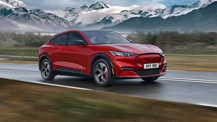 Elektrický Ford Mustang Mach-E míří do Evropy. Pět let bude nabíjet zadarmo
