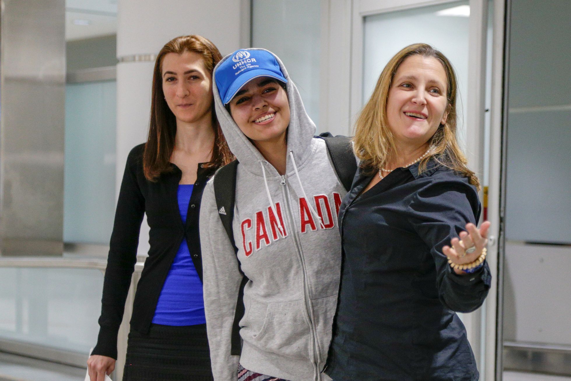 Osmnáctiletá Rahaf Kunúnová přiletěla do Kanady, kde získala azyl.
