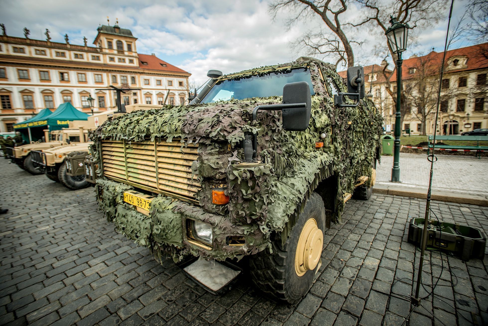 Výstava vojenské techniky Armády České republiky na Hradčanském náměstí