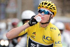 Froome je ve vážném stavu. Čtyřnásobný šampion Tour de France narazil do zdi