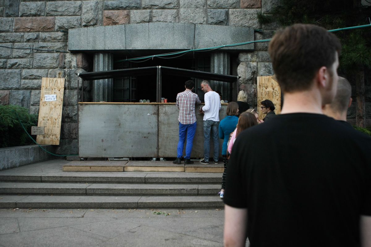 Stalin žije - Containall bar na Letné