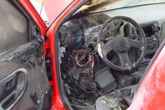 Řidič na Teplicku zemřel po nárazu do viaduktu, auto shořelo