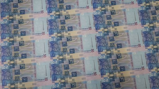Ukrajinská centrální banka nechala vytisknout speciální bankovky k druhému výročí ruské agrese.