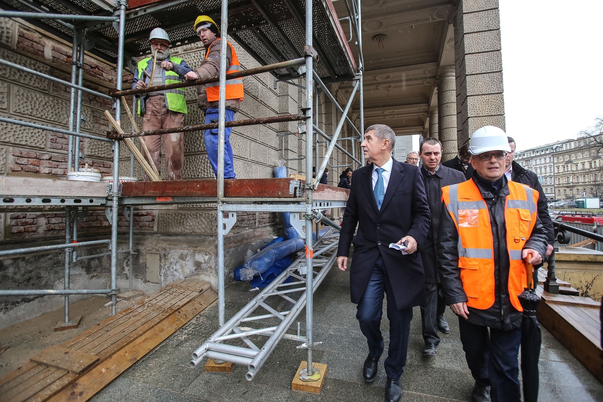 Premiér Andrej Babiš a ministr kultury Ilja Šmíd na inspekční prohlídce Národního muzea, Státní opery, Nové scény Národního divadla a Národní galerie