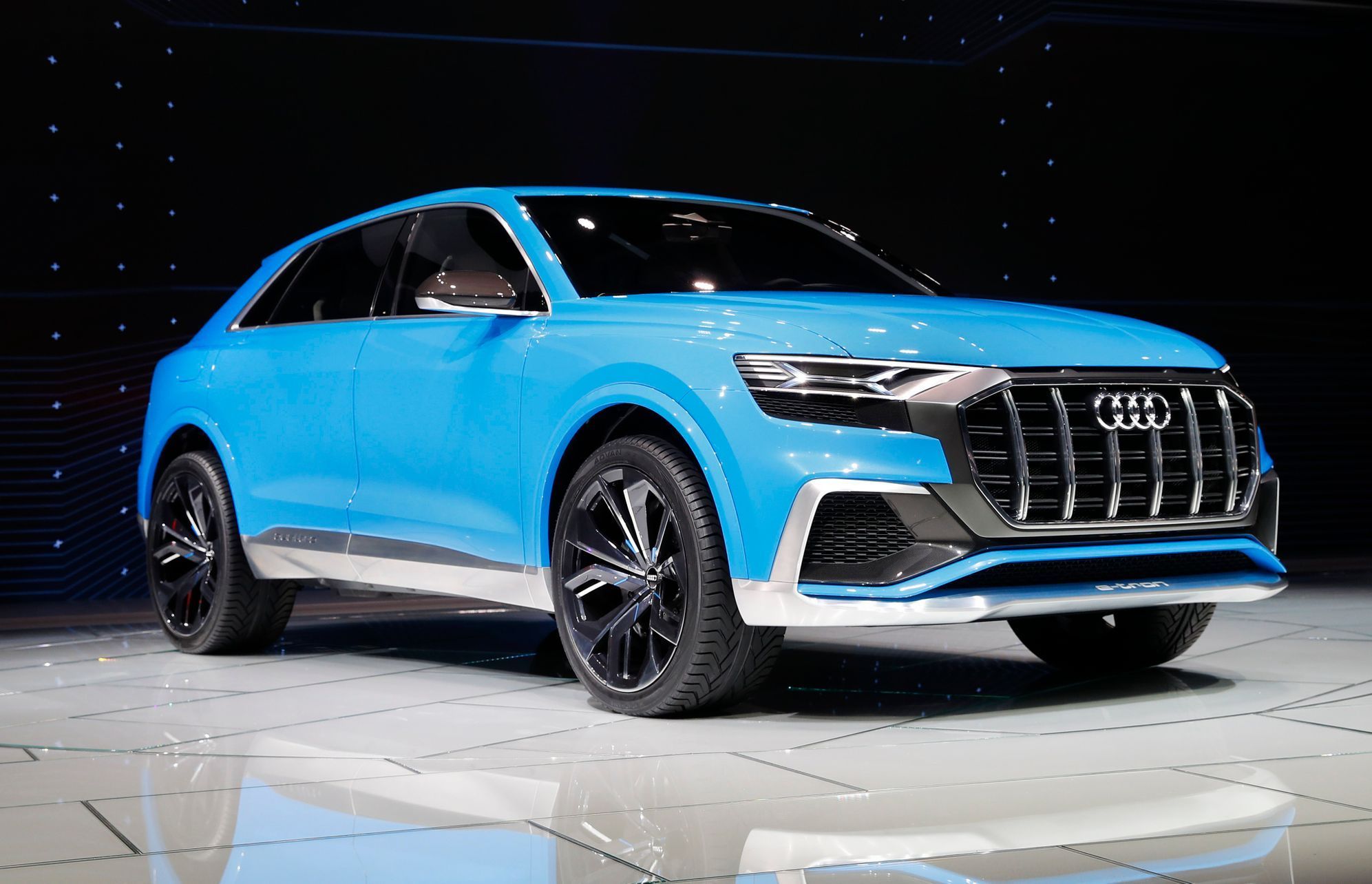 Машина 2018. Audi q8 e-tron. Audi q8 Concept. Авто 2018 года. Машины новые 2018.