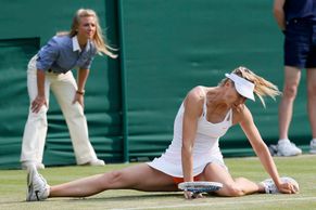 FOTO Masakr v Londýně. Zákeřná tráva kosí nebohé tenisty