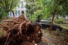 Silná bouře zabila v Rumunsku osm lidí. Úřady naléhají na obyvatele, aby nevycházeli ven