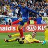 Euro 2016, Francie-Rumunsko: Antoine Griezmann - Dragos Grigore a Vlad Chiriches