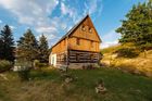 Mezi oblíbené typy ubytování patří také chalupy. Vejminek 1843 ve vesnici Dolní Chřibská patří k nejkrásnějším místům v Česku. Nachází se v Ústeckém kraji a je vstupní branou do Národního parku České Švýcarsko.
