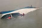 Při havárii lodi na Sumatře se utopil nejméně jeden člověk, další desítky pasažérů se pohřešují