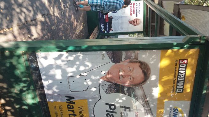 Volební plakáty v Chrudimi.