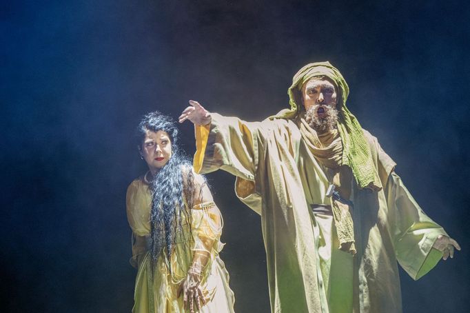 Petra Vondrová jako Fenena a Pavel Vančura coby Zachariáš.