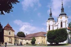 V želivském klášteře dokončili památník vězněných kněží