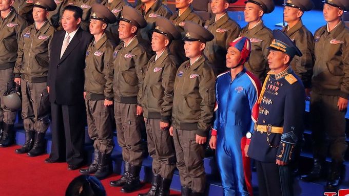 Kim Čong-una na obranné konferenci zastínil "severokorejský rakeťák"