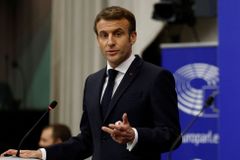 Do francouzských prezidentských voleb jde 12 kandidátů, největší šance má Macron
