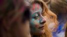 A reveller's face is covered in pigment powder during the Holi festival in Berlin, July 29, 2012. Holi, also known as the festival of colours, is a festival celebrated in India and other Hindu countries that in its original form heralds the beginning of spring. The Berlin event brought Indian Djs, acrobatics and dance to the German capital. REUTERS/Thomas Peter (GERMANY - Tags: SOCIETY) Published: Čec. 29, 2012, 4:17 odp.