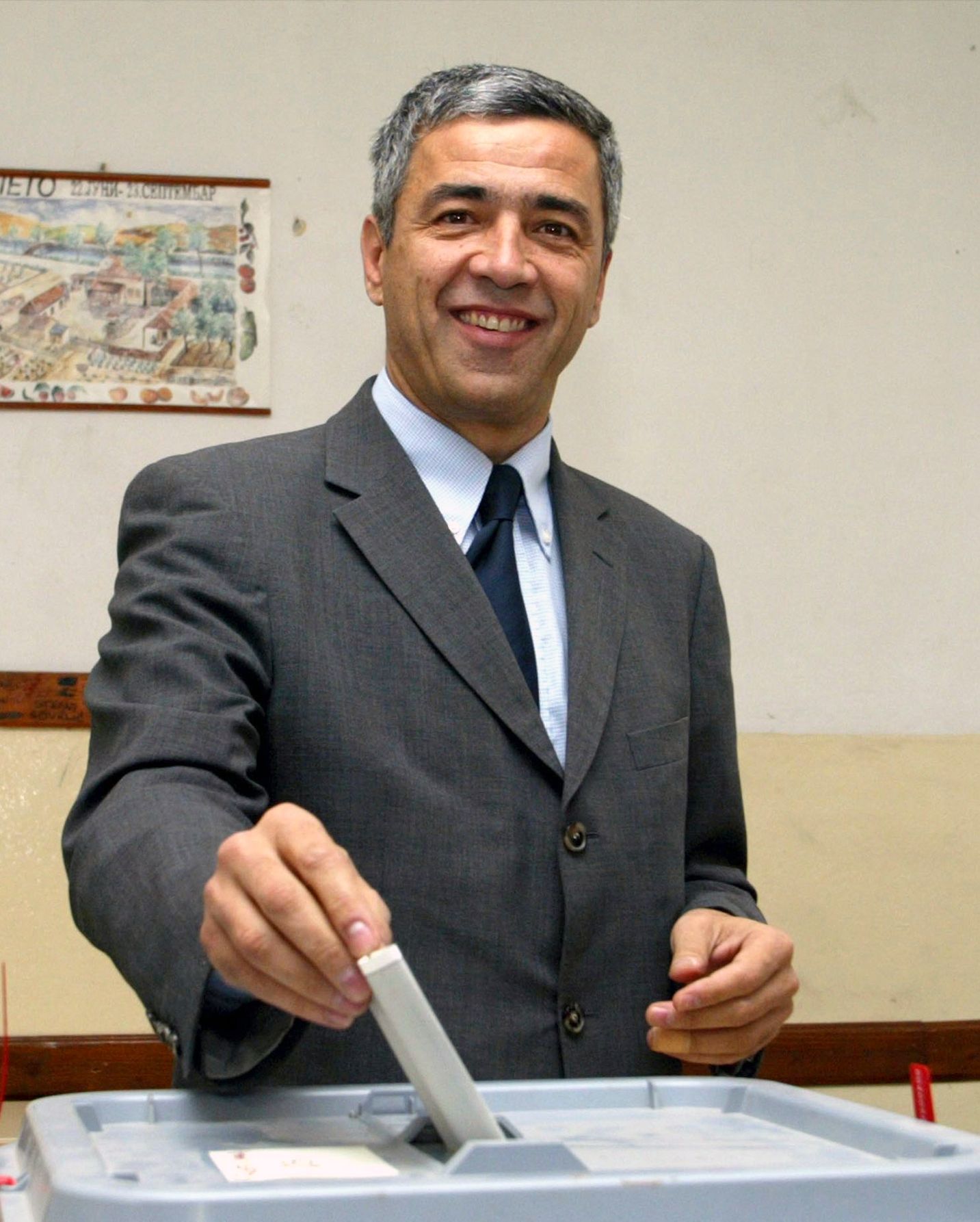 Čelný politik srbské menšiny v Kosovu Oliver Ivanović (snímek z roku 2004).