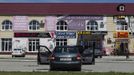 A car is parked outside a market in the centre of the Chechen capital Grozny April 27, 2013. The naming of two Chechens, Dzhokhar and Tamerlan Tsarnaev, as suspects in the Boston Marathon bombings has put Chechnya - the former site of a bloody separatist insurgency - back on the world's front pages. Chechnya appears almost miraculously reborn. The streets have been rebuilt. Walls riddled with bullet holes are long gone. New high rise buildings soar into the sky. Spotless playgrounds are packed with children. A giant marble mosque glimmers in the night.Yet, scratch the surface and the miracle is less impressive than it seems. Behind closed doors, people speak of a warped and oppressive place, run by a Kremlin-imposed leader through fear. Picture taken April 27, 2013. REUTERS/Maxim Shemetov (RUSSIA - Tags: SOCIETY POLITICS) ATTENTION EDITORS: PICTURE 22 OF 40 FOR PACKAGE 'INSIDE MODERN CHECHNYA'. SEARCH 'REBUILDING CHECHNYA' FOR ALL IMAGES Published: Kvě. 1, 2013, 8:01 dop.